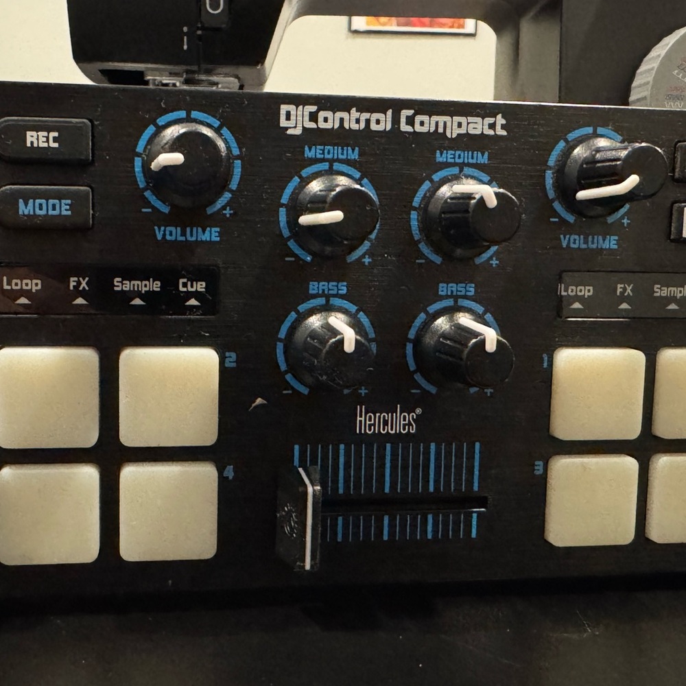 Hercules Dj Control Compact - Picture 3 of 4